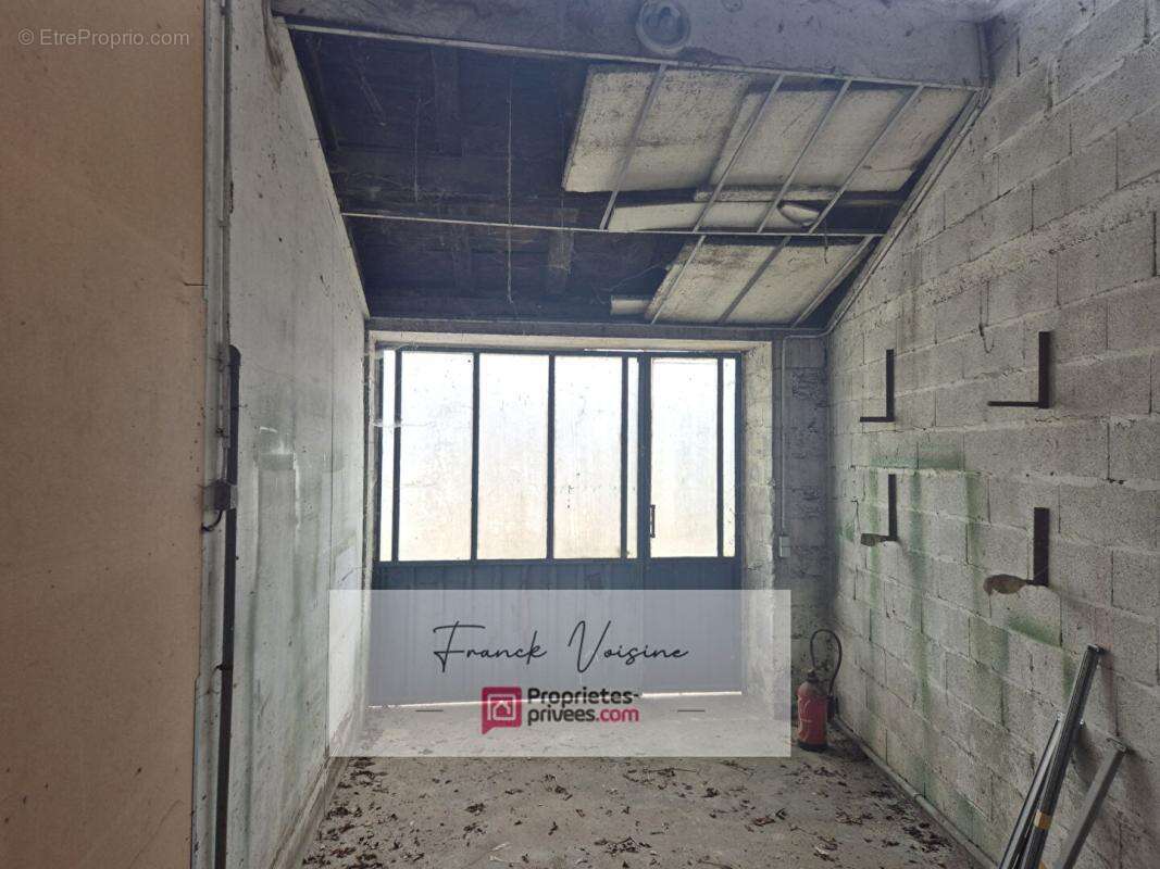 A VENDRE à Rochetrejoux, atelier de 173 m2 env - photo 2