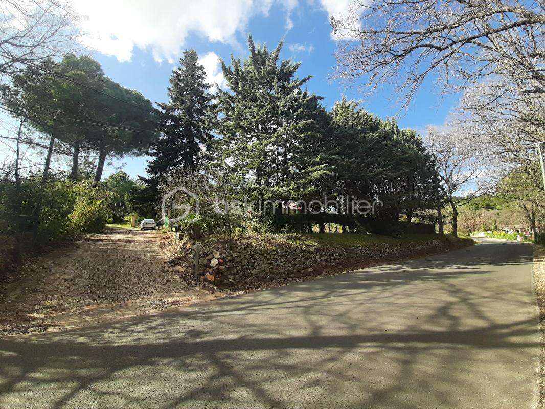 Terrain à ROUSSILLON