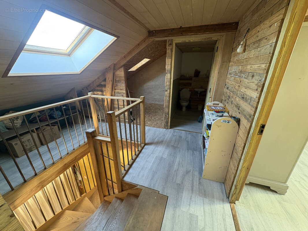 Propriété en pierre avec grange, pigeonnier et dépendances   Terrain 7 000 m2 - photo 8