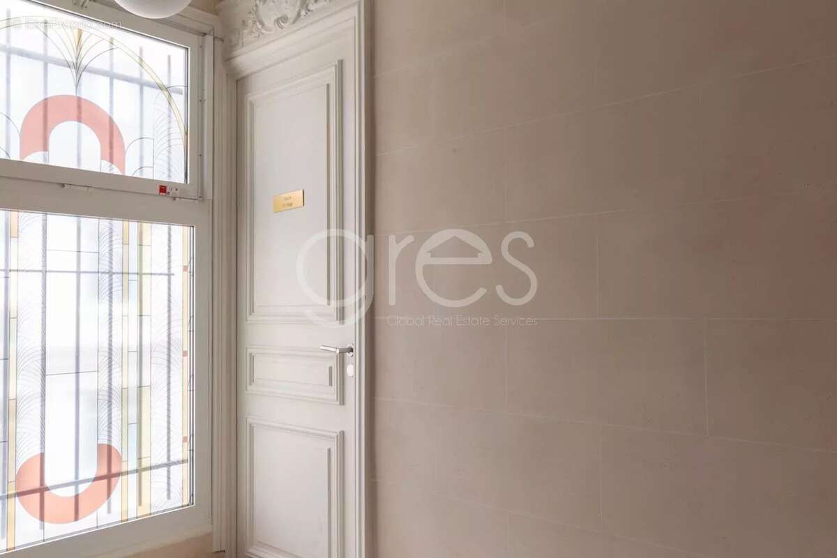 75008 paris triangle d’or / marbeuf. vente studio investissement. - photo 9