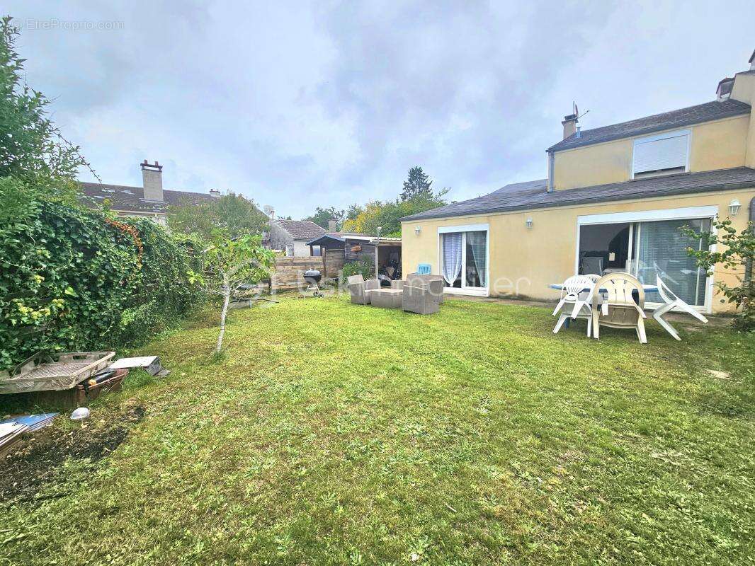 Maison à SAINT-PIERRE-LES-NEMOURS