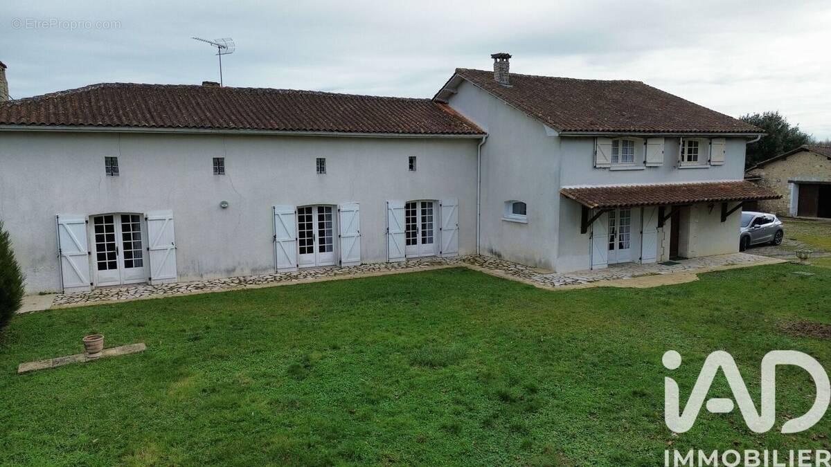 Photo 1 - Maison à LA ROCHEFOUCAULD