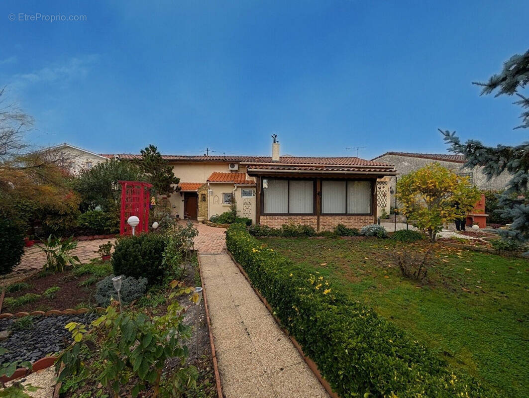 Maison à PAREMPUYRE