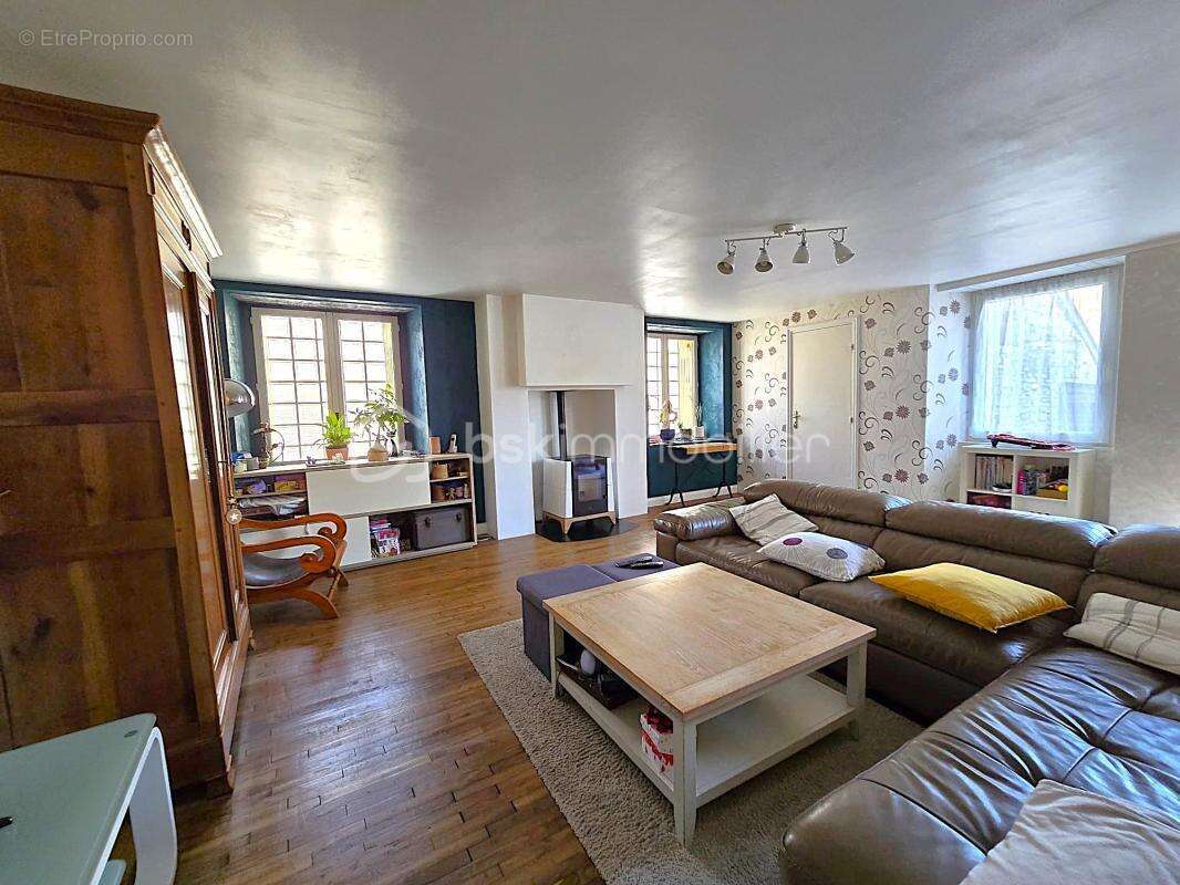 Maison à BOURG-DES-COMPTES