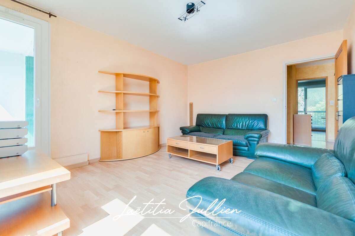 En exclusivité par Laëtitia JULLIEN – Marseille 10ème – Les Collines – T4 traversant de 83,83 m² avec balcon et loggia au pied d - photo 7