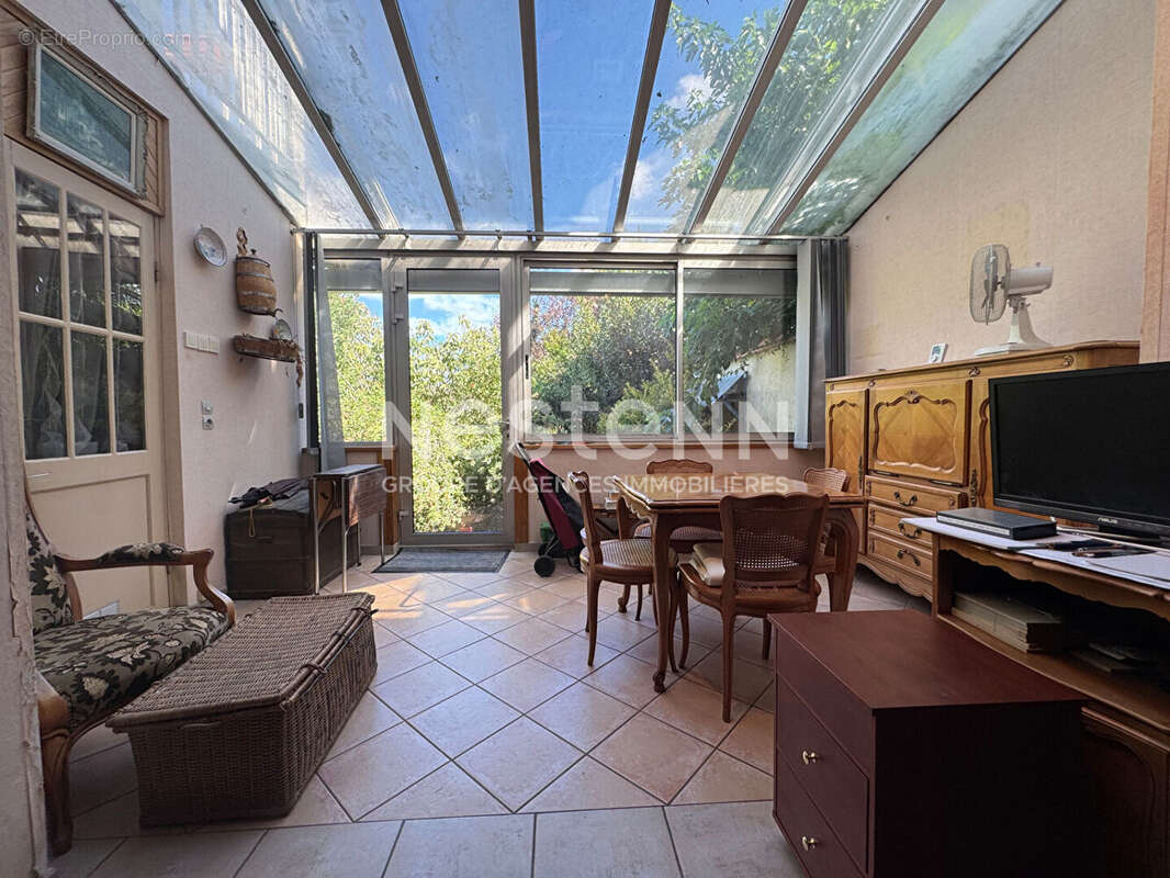 Proche Centre-Ville : Maison de 155m² 4 chambres avec jardin et cave - photo 4