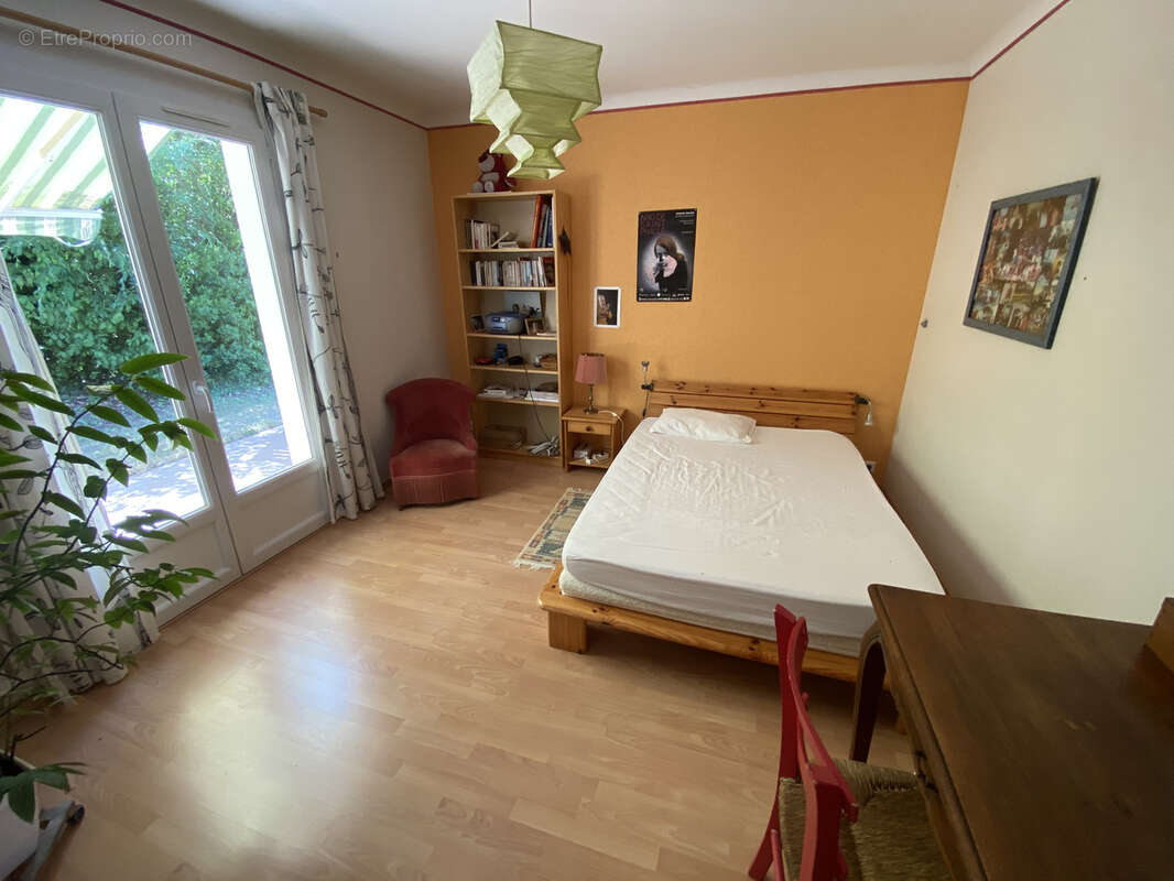 Maison de 195m2 avec jardin, garage à vendre à  Pavie - photo 10