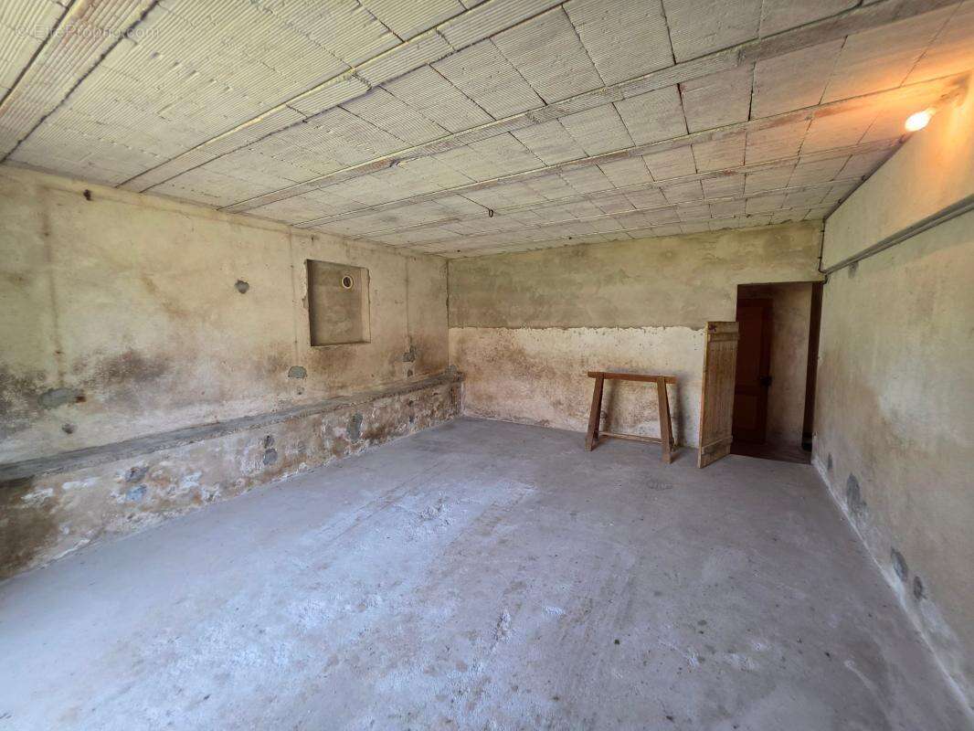 Maison familiale 190 m² – 6 chambres – dépendance 150 m² – terrain 3000 m² - photo 15