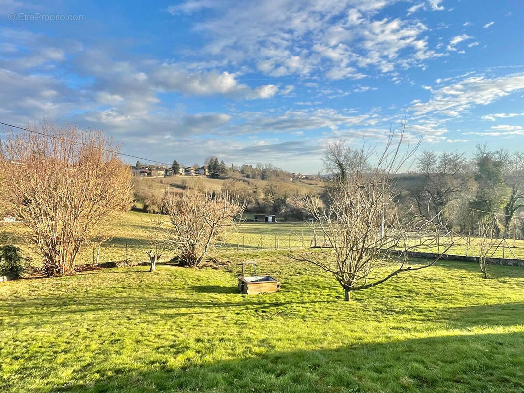 Terrain à MEYRIE