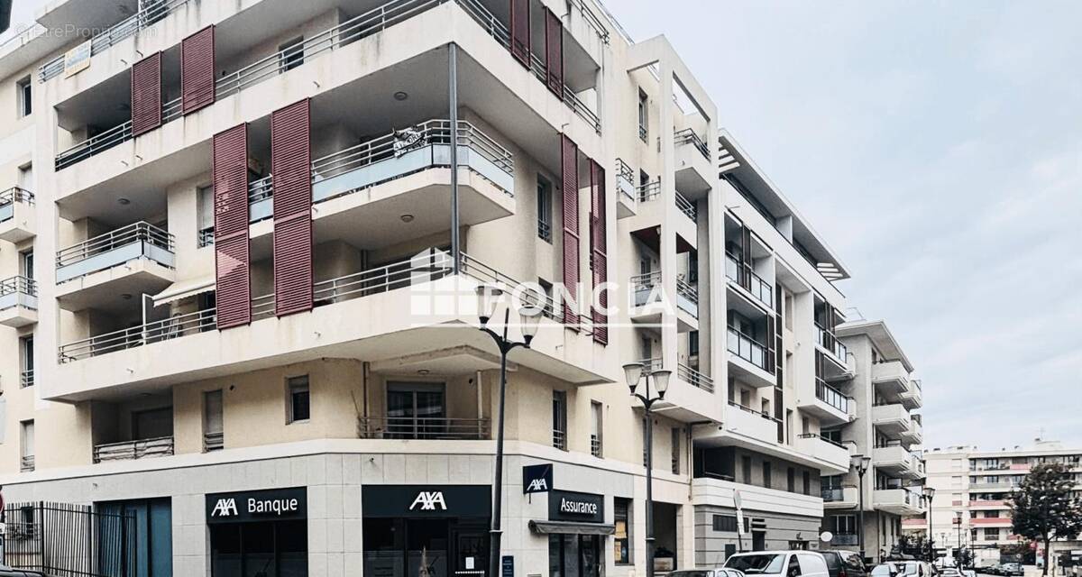 Appartement à SAINT-LAURENT-DU-VAR