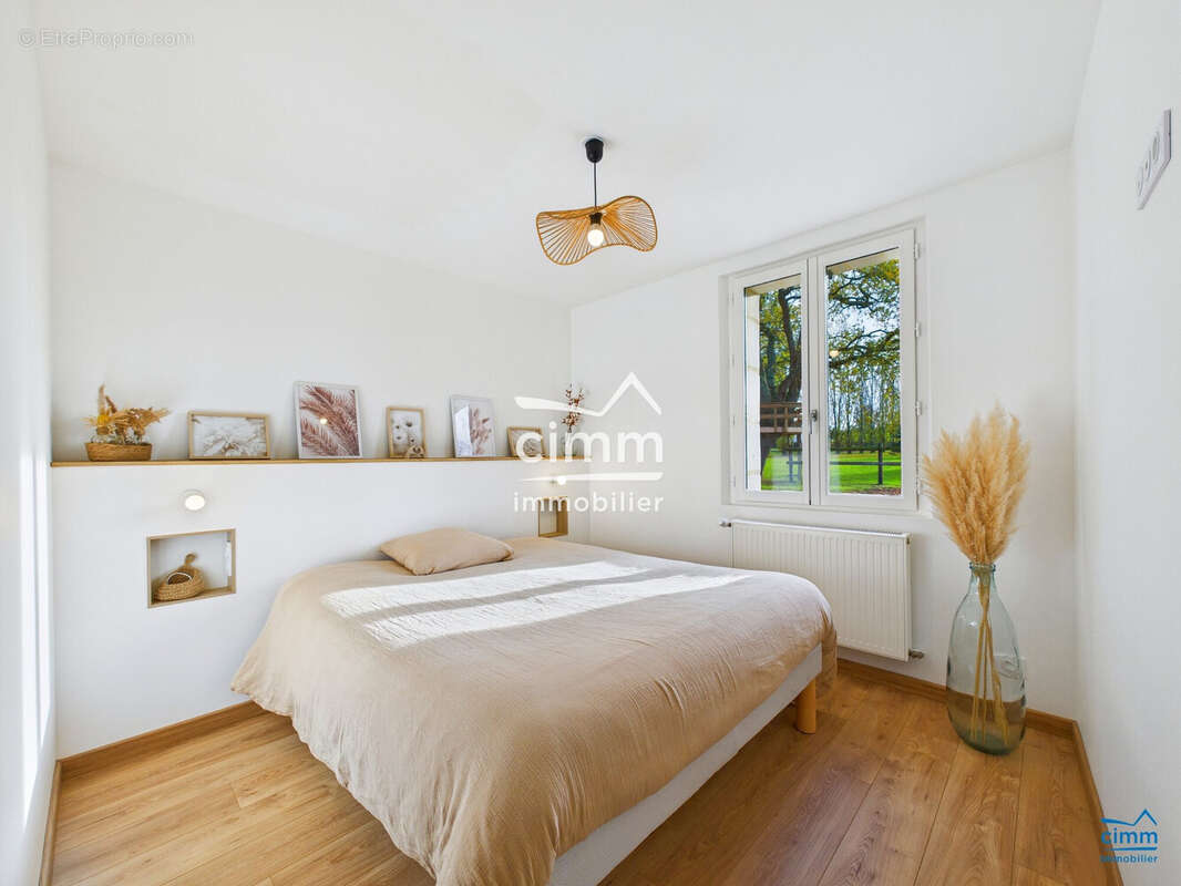 Maison à LONGUE-JUMELLES