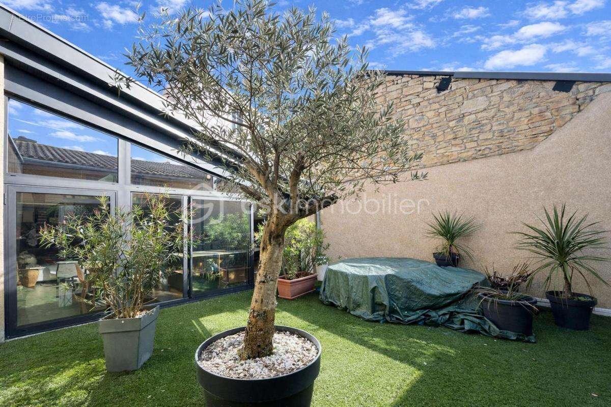 EXCLUSIVITÉ – Appartement d’exception avec Patio de 100m² – Hyper Centre de Villefranche-sur-Saône - photo 12