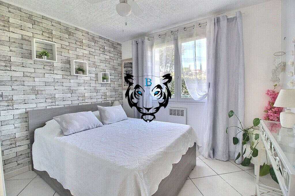 Maison à ROQUEBRUNE-SUR-ARGENS