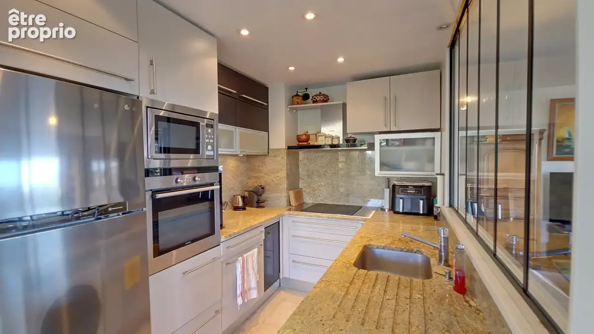 CANNES à vendre 3 pièces vue mer de 76 m2 en dernier étage avec 54 m2 de terrasses cave et 2 parkings sous-sol - photo 12