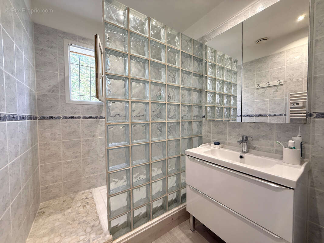 Maison à BAGNOLS-EN-FORET