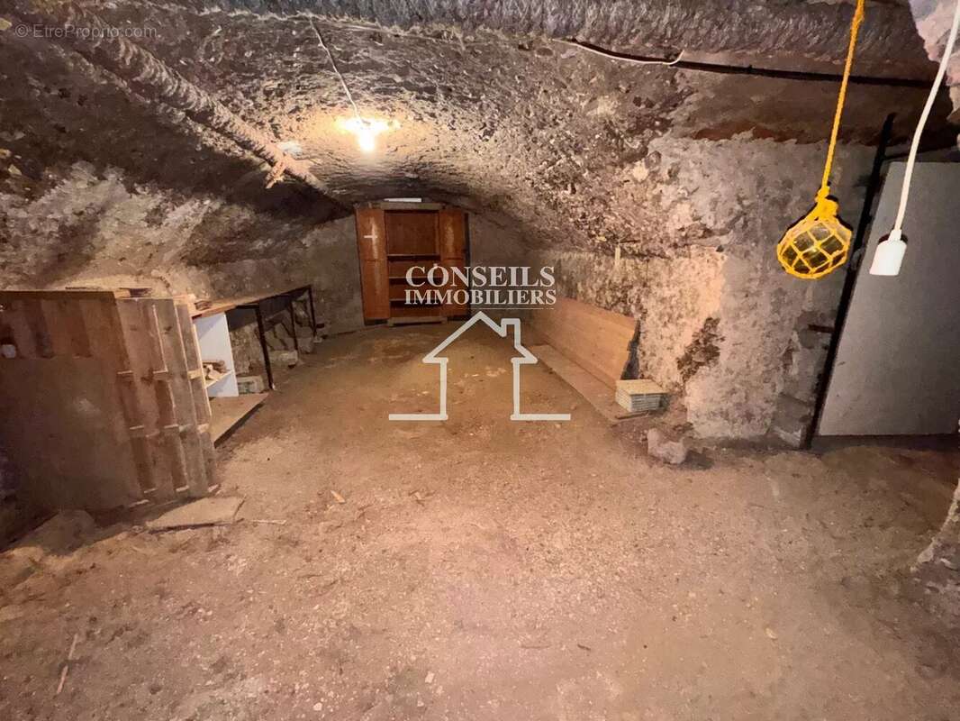 Maison à VILLENEUVE-SUR-YONNE