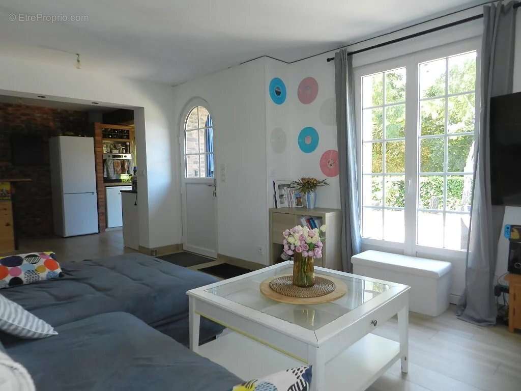 A ETE VENDUE PAR NOS SOINS   .......   BELLE CONTEMPORAINE DE 120 M² HAB, sur Sous-Sol complet et Plus de 1 350 m² de Terrain. - photo 7
