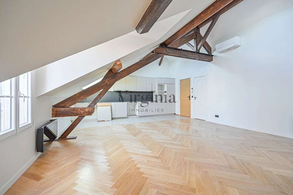 Appartement à CHARENTON-LE-PONT