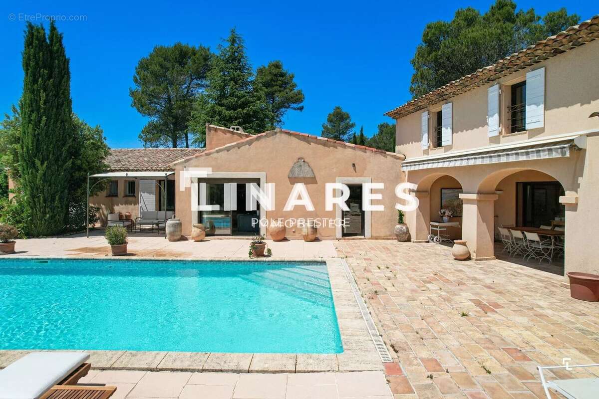 LA BELLE - Propriété de 457m2 - Vue Sainte-Victoire - Piscine et Dépendance - Saint-Marc de Jaumegarde - photo 21