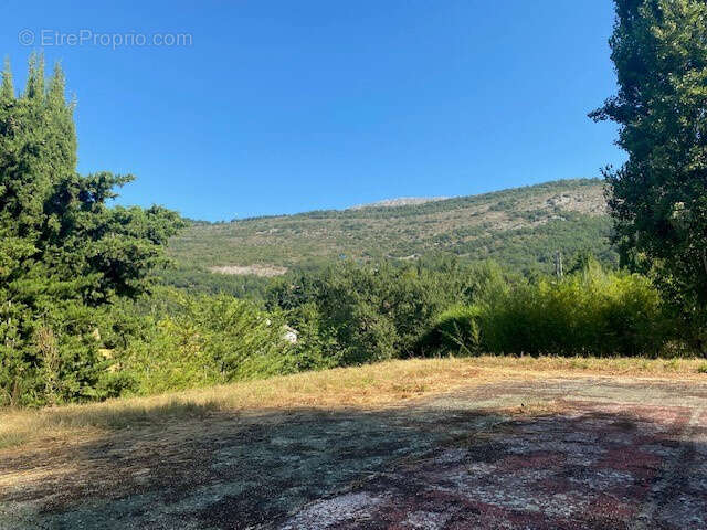 Terrain à SAINT-VALLIER-DE-THIEY