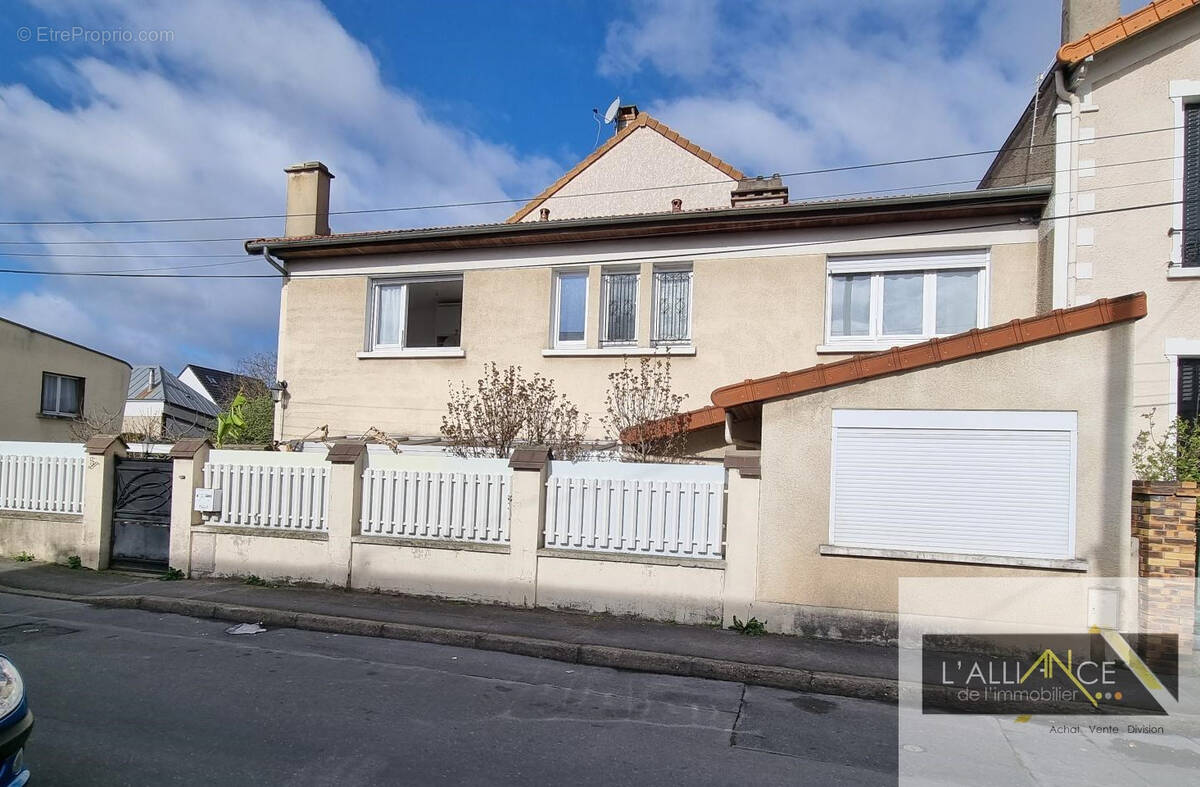 Maison à SARTROUVILLE