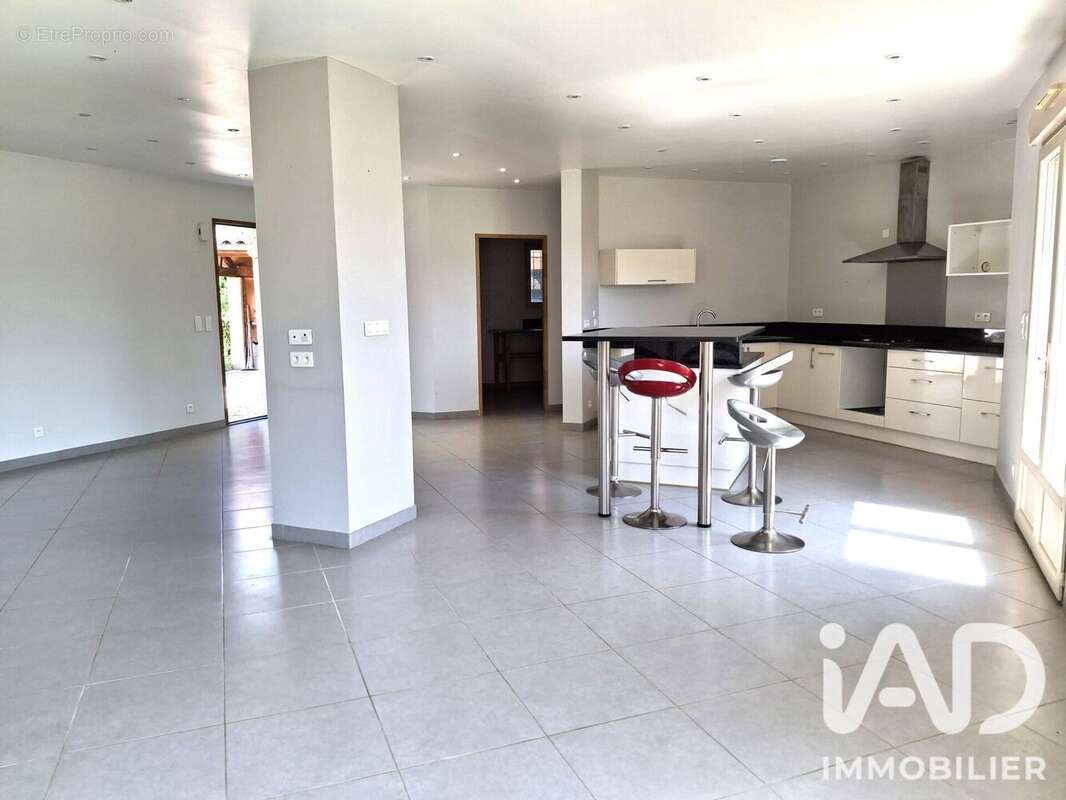 Maison 130 m² à L'isle-De-Noe  - photo 6