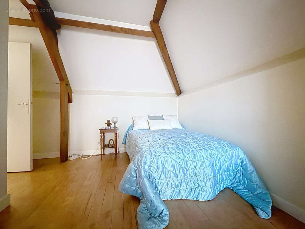 Maison à SAINT-CYR-LA-ROCHE