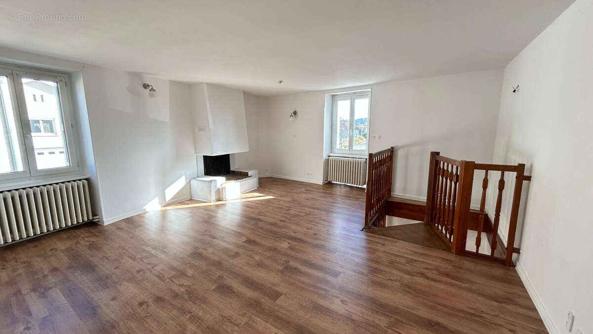 Maison à SAINT-MEDARD-EN-FOREZ