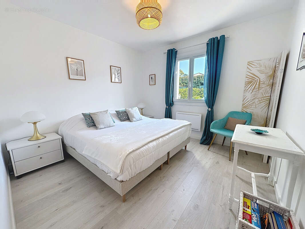 Maison à BAGNOLS-EN-FORET