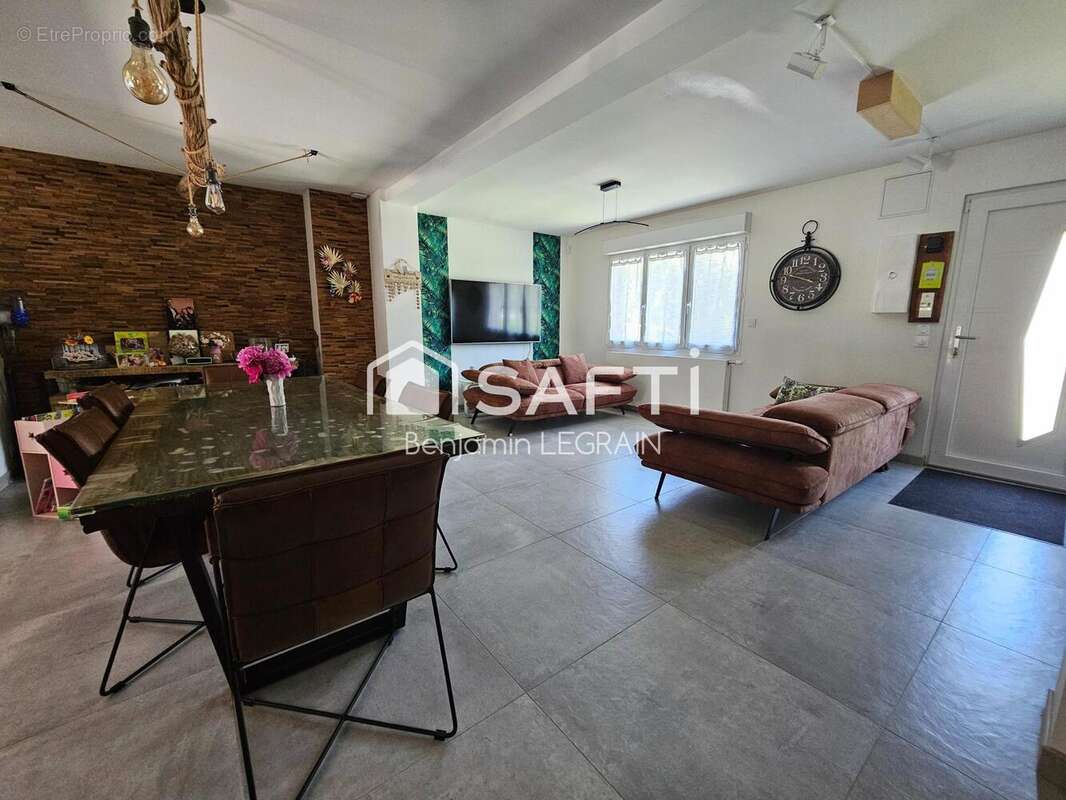 Maison 127 m² à Douchy-Les-Mines  - photo 2