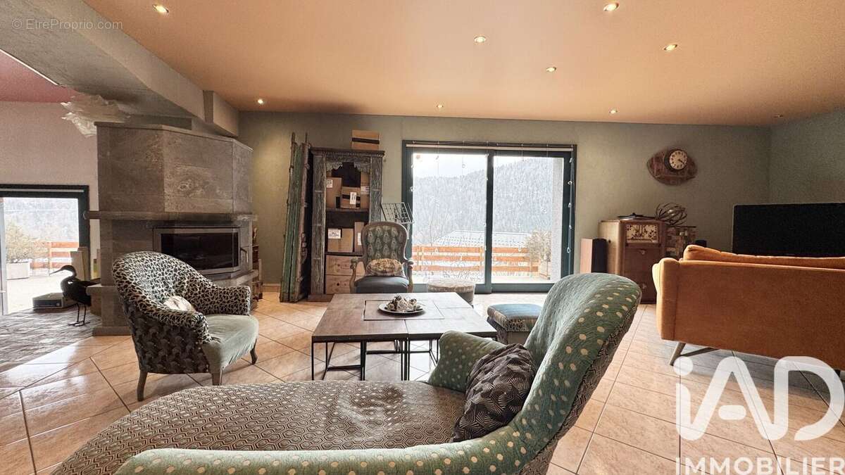 Maison 277 m² à Saint-Sigismond  - photo 3