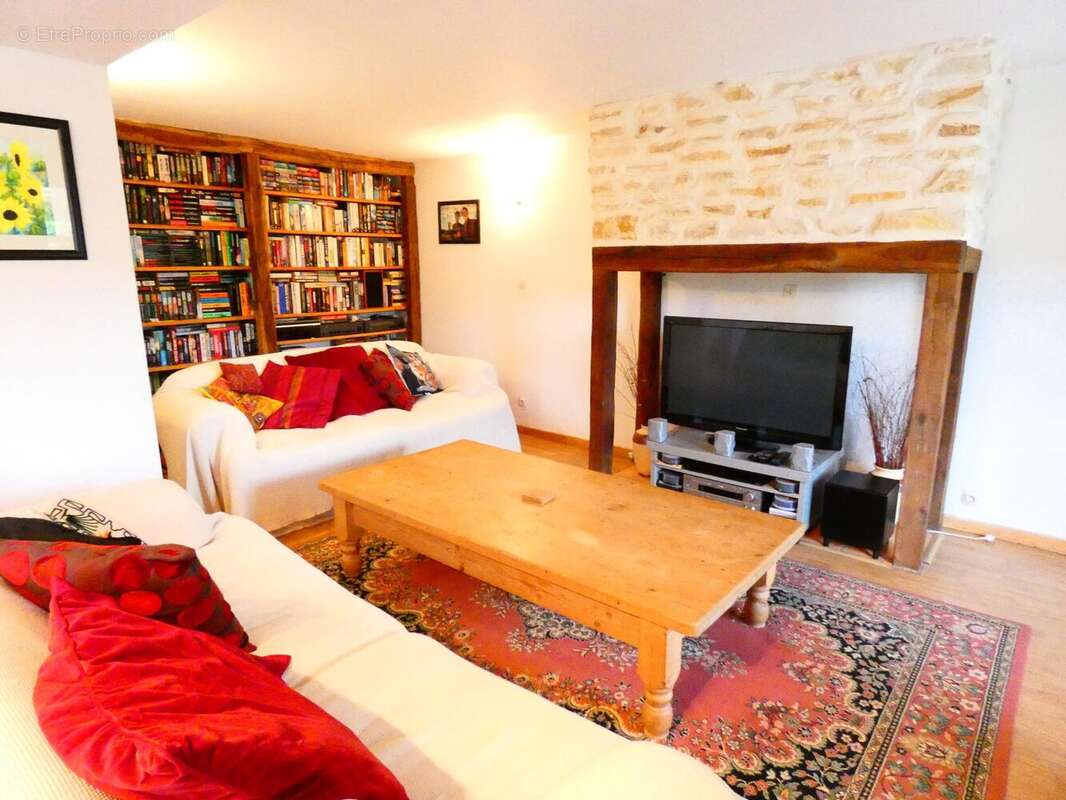 Haute Garonne, charmante maison de village rurale, salon    Upper Garonne, charming rural village house, living room - Maison à GENSAC-DE-BOULOGNE