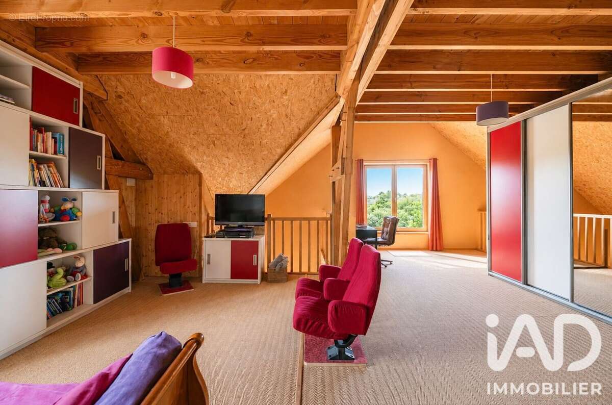 Maison 209 m² à Savigne-L'eveque  - photo 8