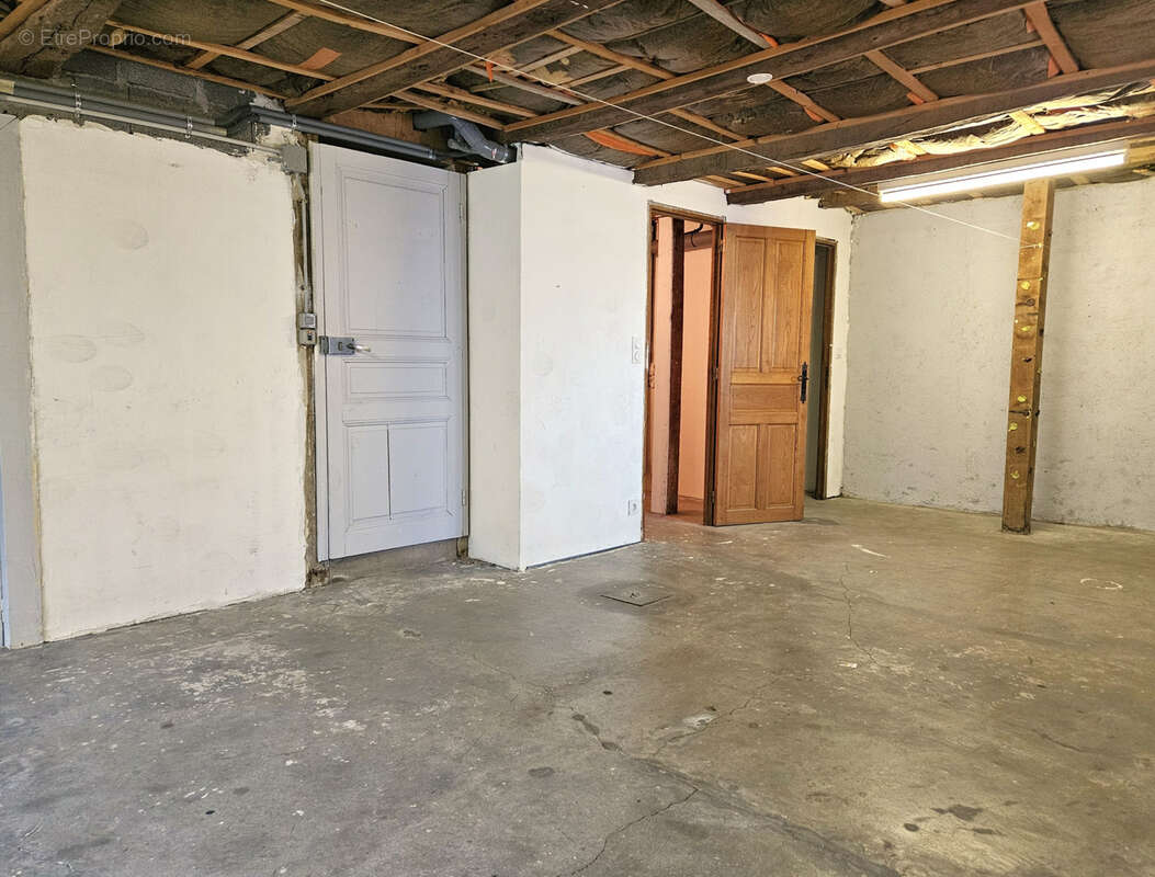 Maison rénovée avec grand jardin aménagé et garage, située dans le centre ville de Baraqueville - photo 22