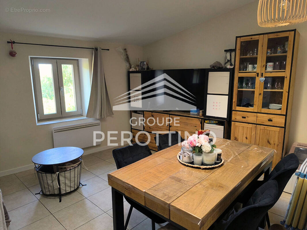 Appartement à ROUGIERS