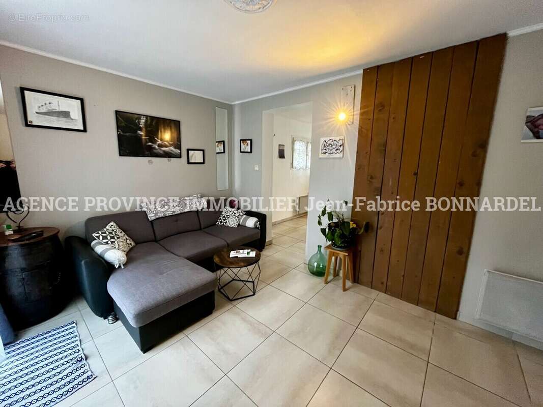 Appartement à LA BAUME-DE-TRANSIT