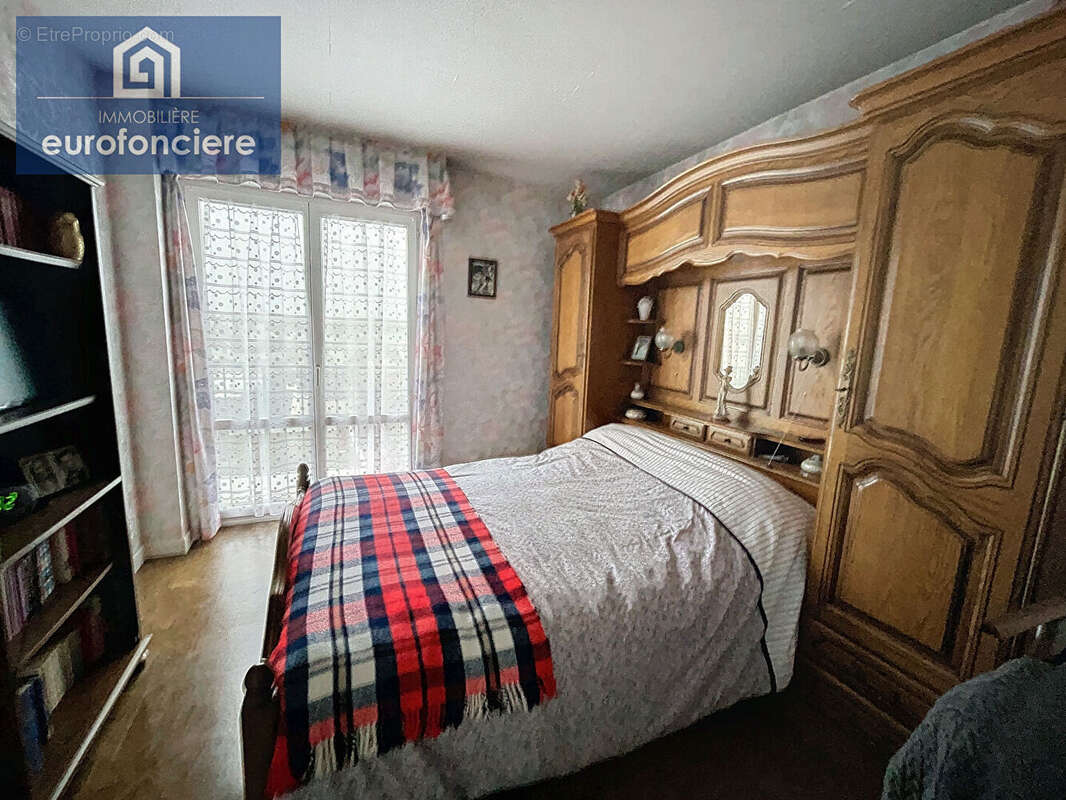 Appartement  iv pièce(s) a deux pas du centre ville - photo 4