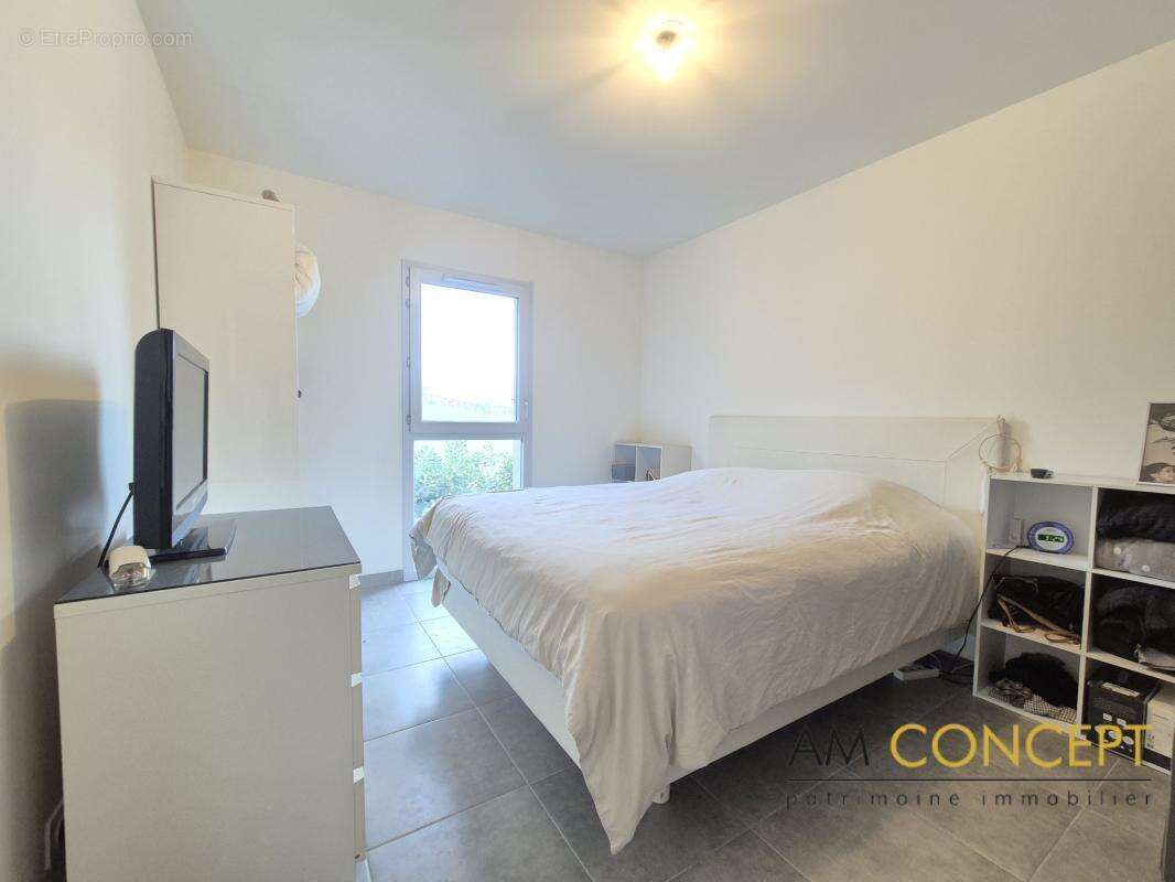 Appartement à CHATEAUNEUF-VILLEVIEILLE