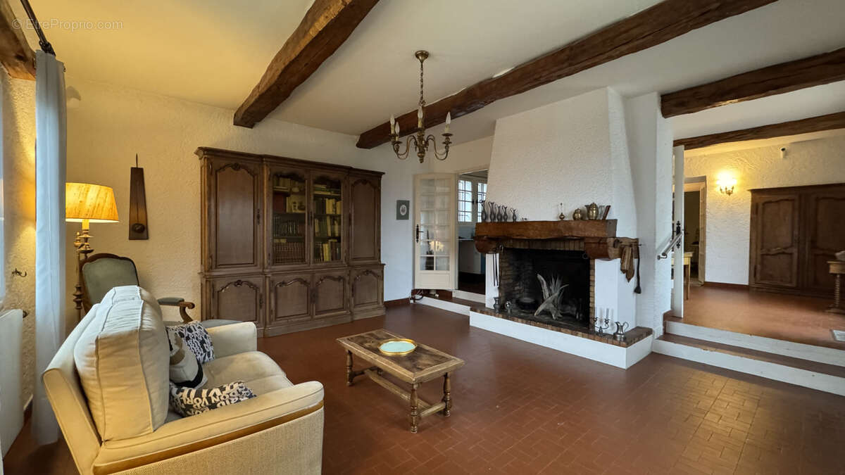 Maison à PUGNY-CHATENOD