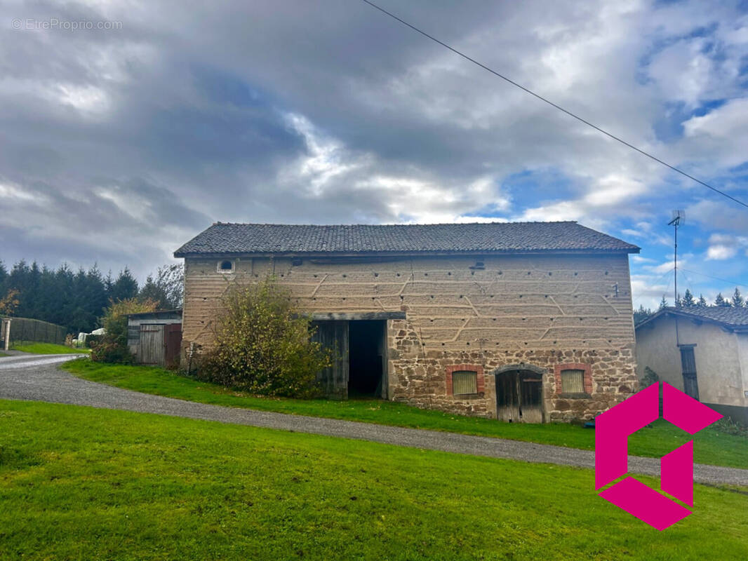 Maison à AUGEROLLES