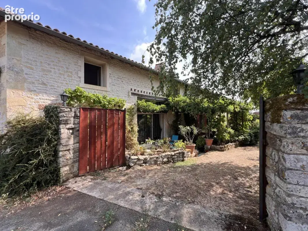 Maison à LIMALONGES