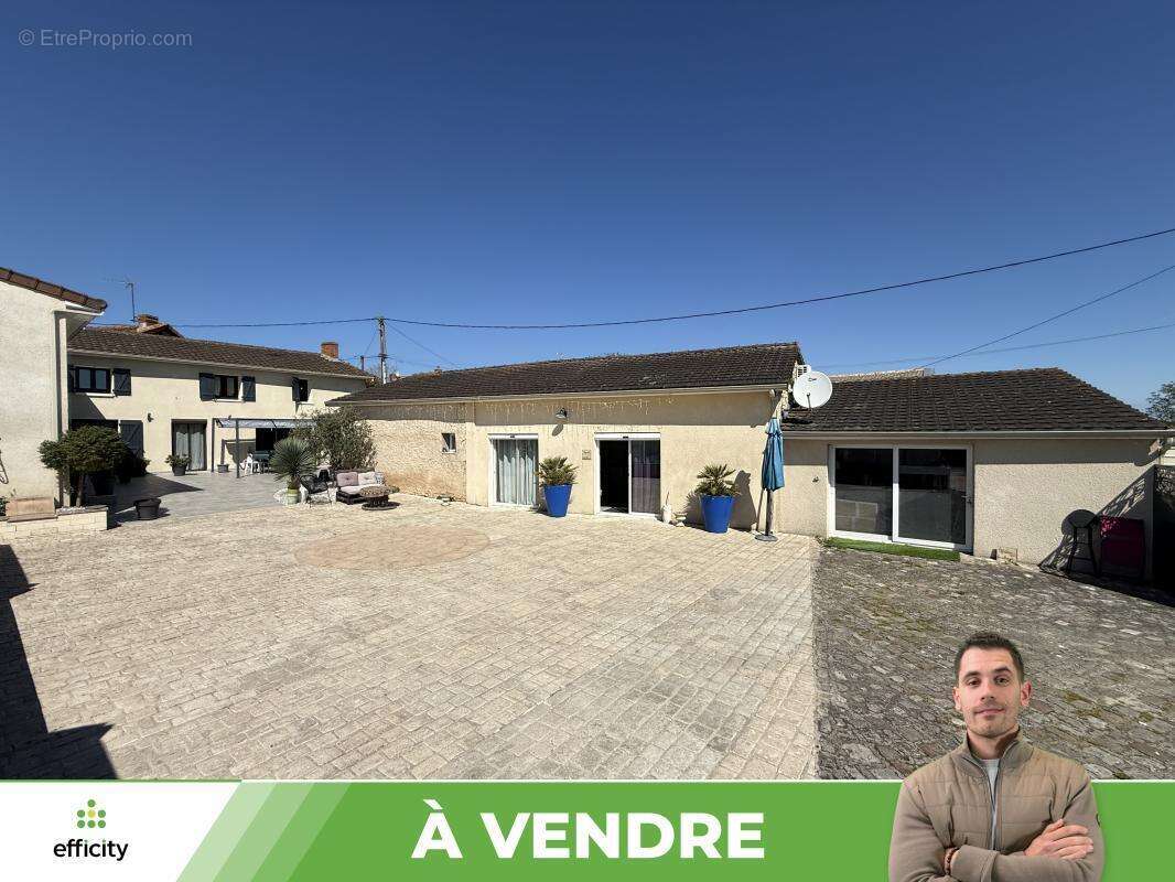 Maison à JAUNAY-CLAN