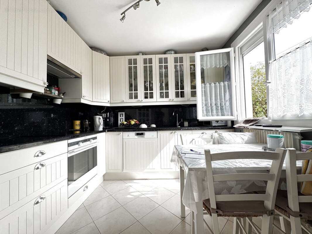 FOSSES maison individuelle élevée sur sous sol total et 509 m2 de terrain - photo 5