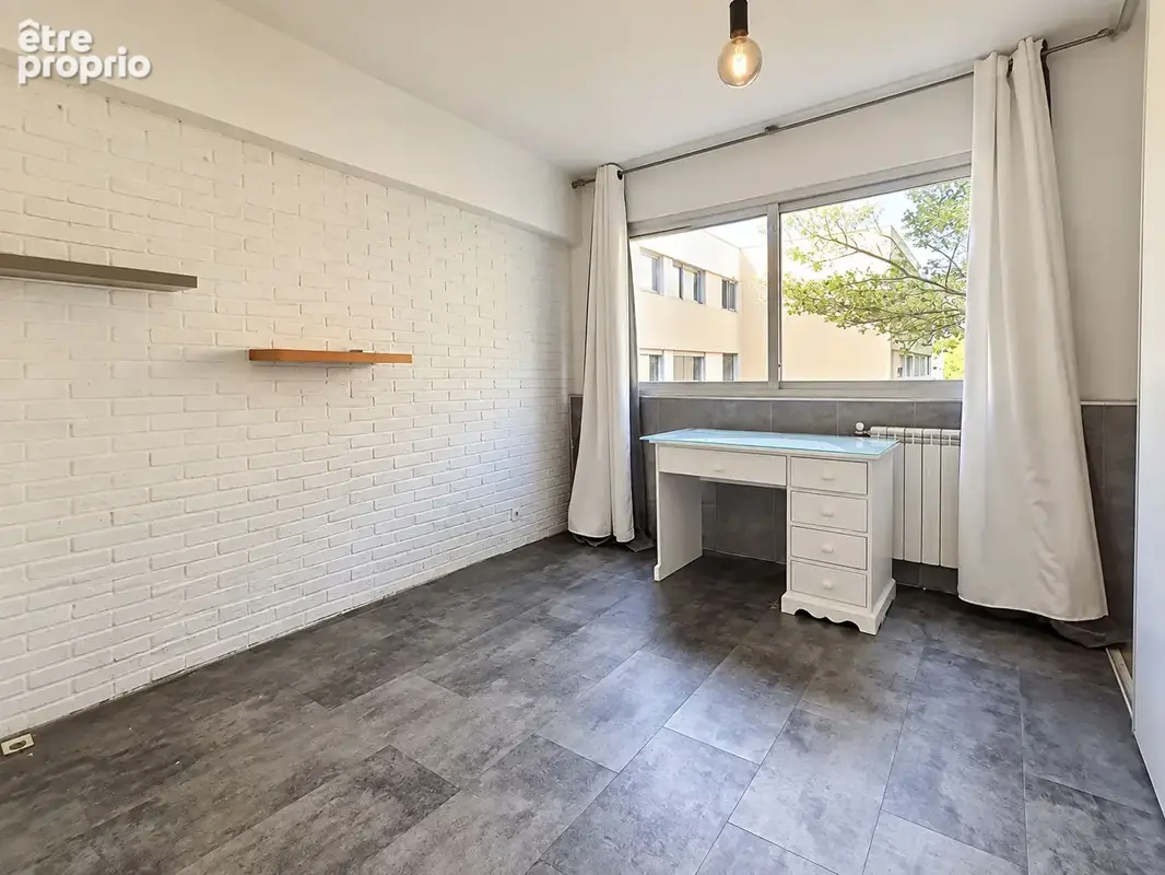 * Exposition Sud - Vue Pinède * APPARTEMENT 3 Pièces avec 2 Chambres *  Parking privé + Cave (83430) SAINT MANDRIER SUR MER * - photo 7