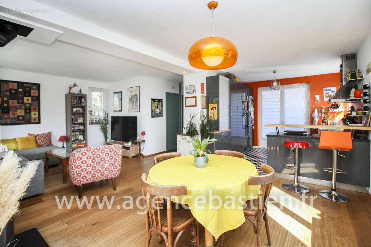 Maison à DIVONNE-LES-BAINS