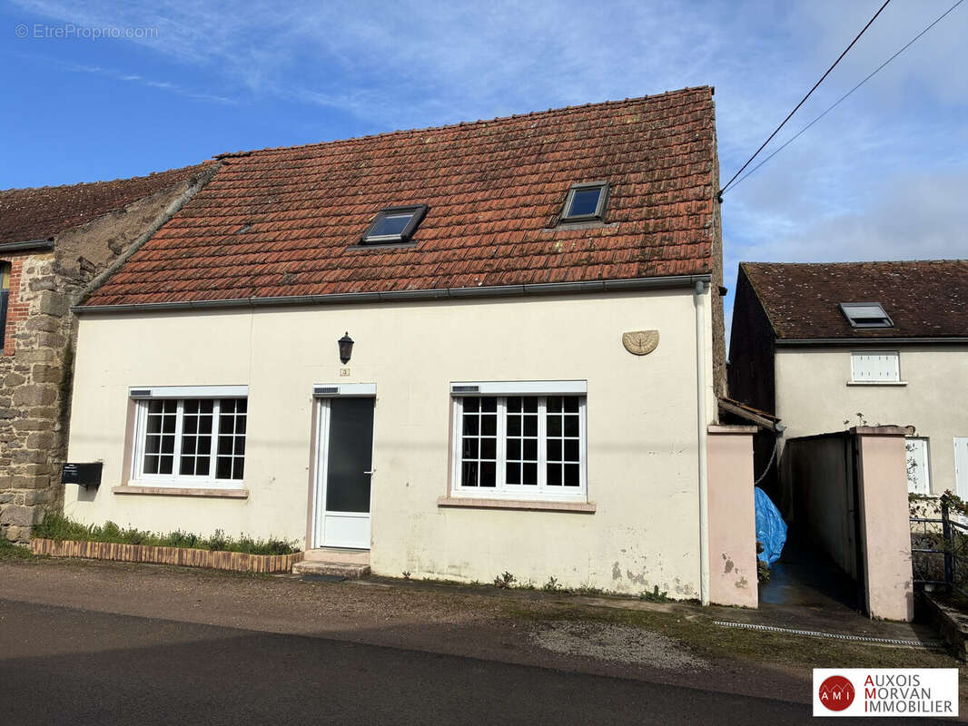 Maison à COURCELLES-LES-SEMUR