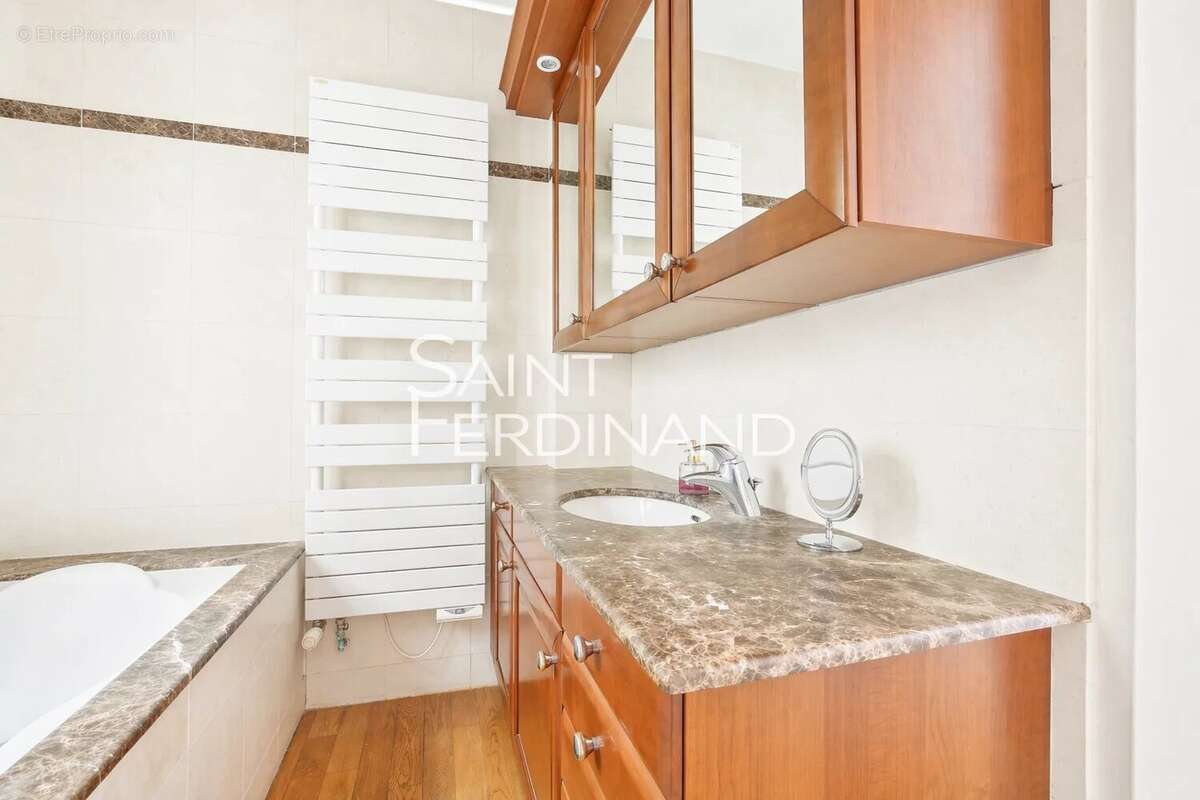 Appartement à NEUILLY-SUR-SEINE