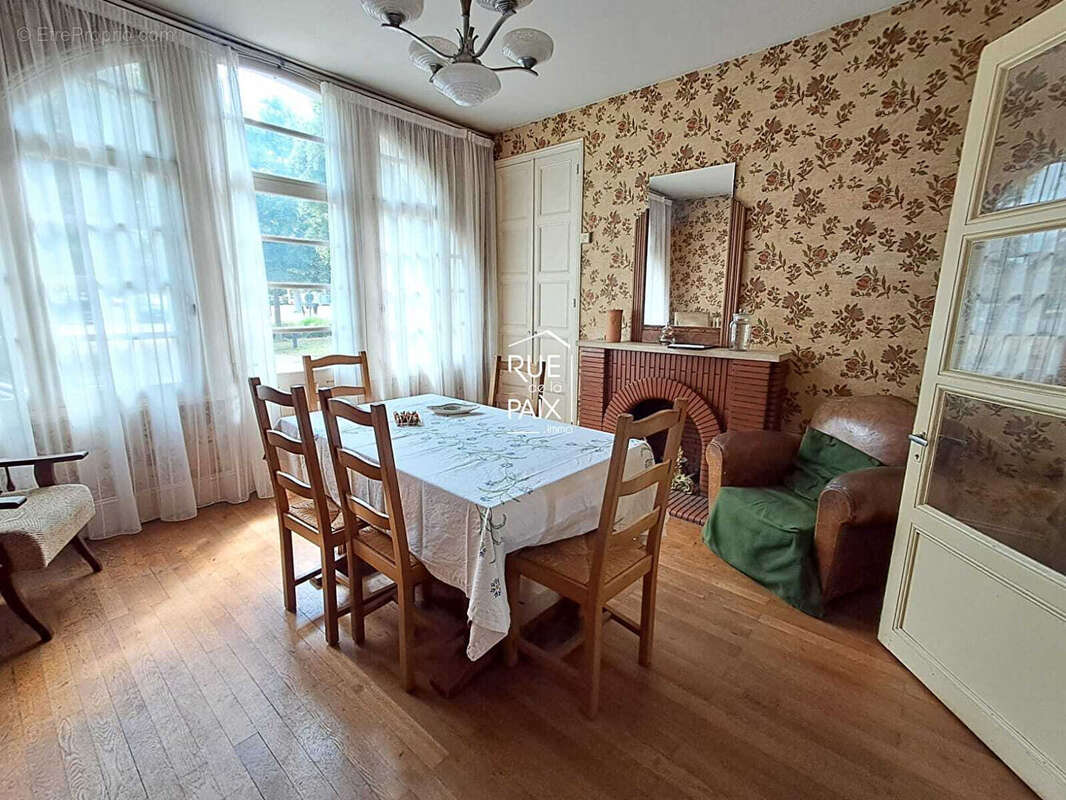 Maison à VOUNEUIL-SUR-VIENNE