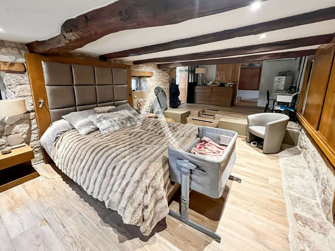 Maison à MONTAIGU-DE-QUERCY