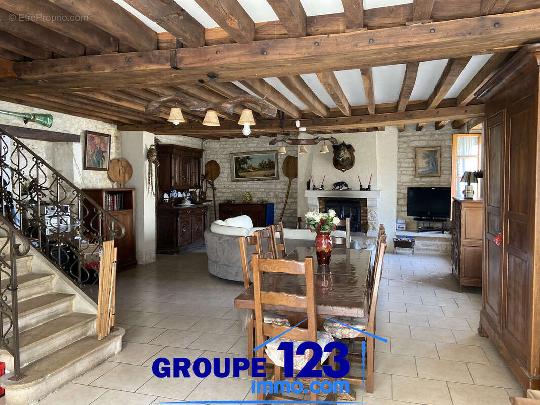 À Charentenay, découvrez cette maison pleine de potentiel ! - photo 7
